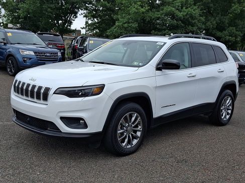 Used 2022 Jeep Cherokee Latitude Lux w/ Sun & Sound Group AWD/4WD image 3