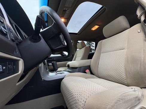 Used 2011 Toyota Tundra 4x4 CrewMax image 16