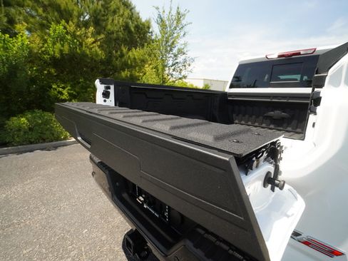 Used 2026 Chevrolet Silverado 2500 ZR2 AWD/4WD image 11