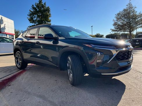 Used 2025 Chevrolet Trax LT image 5