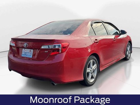 Used 2014 Toyota Camry SE w/ Moonroof Package FWD image 4