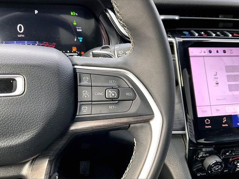 Used 2024 Jeep Grand Cherokee Limited 4xe image 31