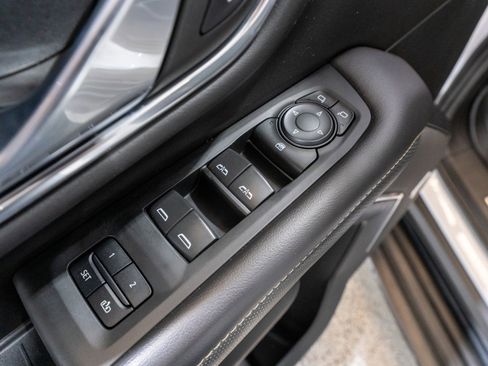 Used 2022 GMC Yukon XL SLT image 14