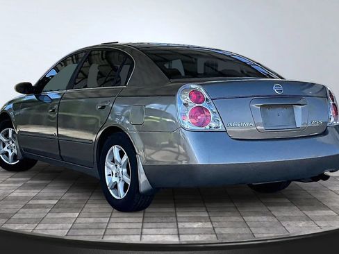 Used 2005 Nissan Altima 2.5 S w/ (F01) Convenience Pkg FWD image 4