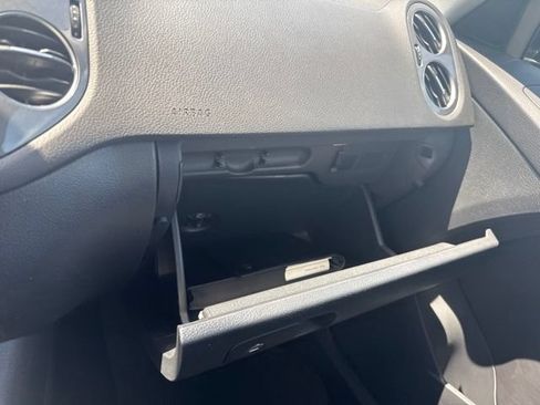 Used 2016 Volkswagen Tiguan SE AWD/4WD image 30