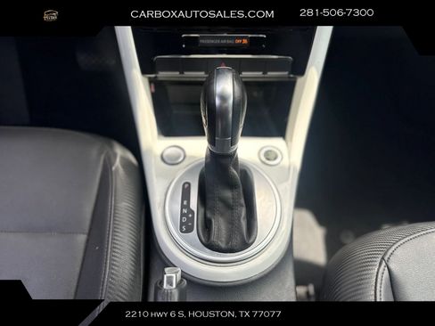 Used 2019 Volkswagen Beetle 2.0T SE FWD image 17