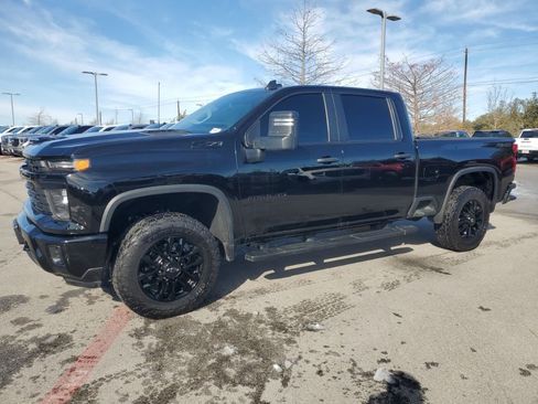 Used 2025 Chevrolet Silverado 2500 Custom w/ Custom Value Package image 4