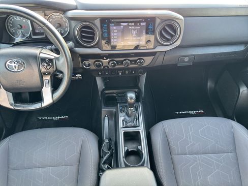Used 2019 Toyota Tacoma TRD Off-Road image 10