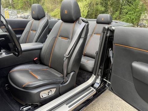 Used 2018 Rolls-Royce Dawn RWD image 5