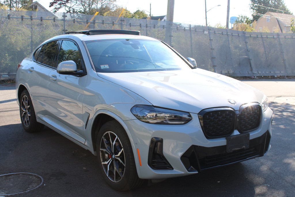 Used 2023 BMW X4 xDrive30i AWD/4WD image 4