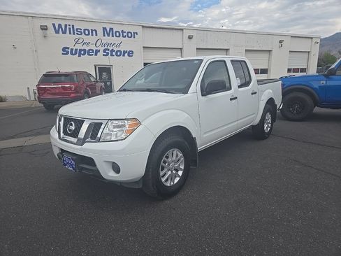 Used 2018 Nissan Frontier SV AWD/4WD image 2