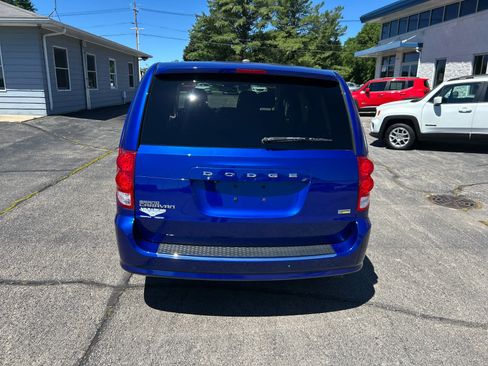 Used 2019 Dodge Grand Caravan SE w/ UConnect Hands-Free Group FWD image 4