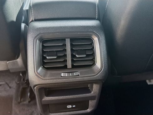 Used 2022 Volkswagen Taos SE image 22