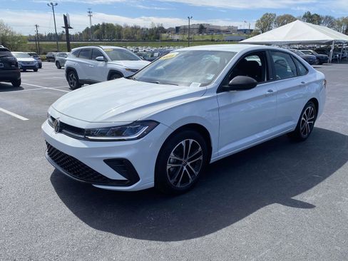 Certified 2025 Volkswagen Jetta Sport image 3