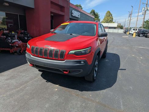 Used 2019 Jeep Cherokee Trailhawk w/ Cold Weather Group AWD/4WD image 3
