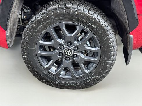 Used 2025 Toyota Tundra Platinum AWD/4WD image 9