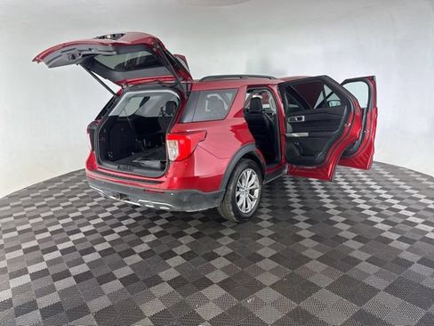 Used 2021 Ford Explorer XLT w/ Equipment Group 202A AWD/4WD image 17