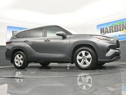 Used 2024 Toyota Highlander LE image 25