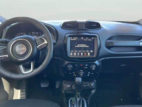 Used 2023 Jeep Renegade Latitude w/ Sun & Fun Group image 9