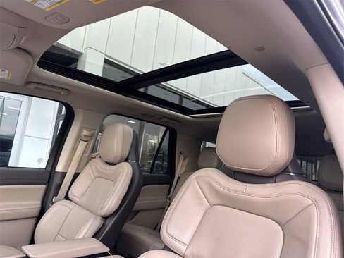 Certified 2023 Lincoln Navigator Reserve image 16