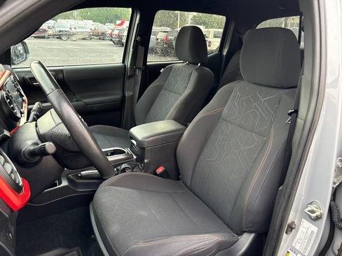 Used 2020 Toyota Tacoma TRD Off-Road AWD/4WD image 6