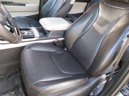 Certified 2024 Kia Carnival LX image 15