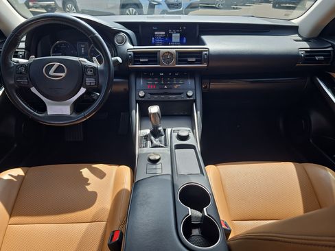Used 2018 Lexus IS 300 image 12