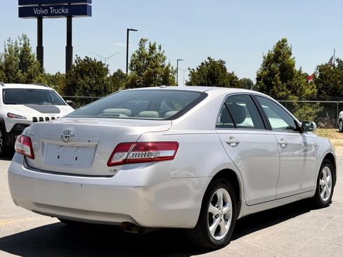 Used 2010 Toyota Camry LE FWD image 7