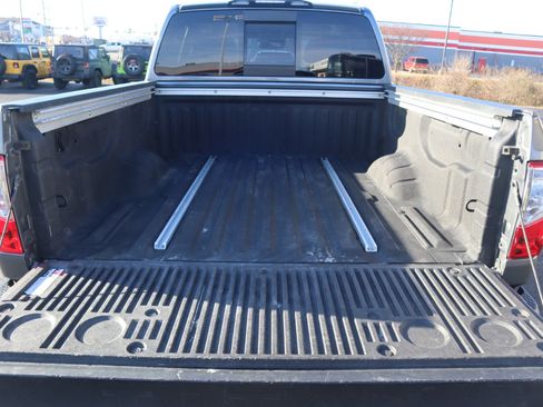 Used 2021 Nissan Titan SV w/ SV Convenience Package image 32