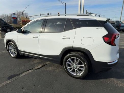 Used 2022 GMC Terrain SLT w/ Infotainment Package II image 6