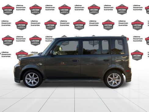 Used 2005 Scion xB image 2
