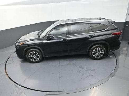 Used 2022 Toyota Highlander XLE image 26