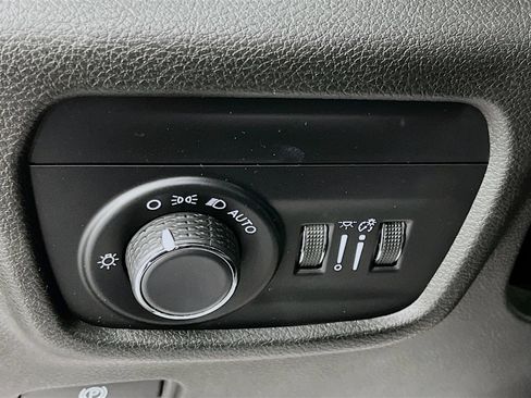 Used 2023 Jeep Grand Cherokee Laredo RWD image 13