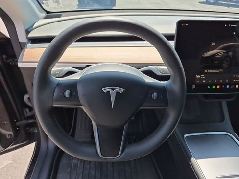 Used 2024 Tesla Model Y Long Range AWD/4WD image 19