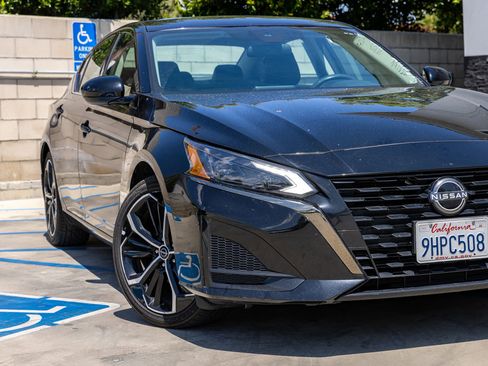Used 2024 Nissan Altima 2.5 SR FWD image 4