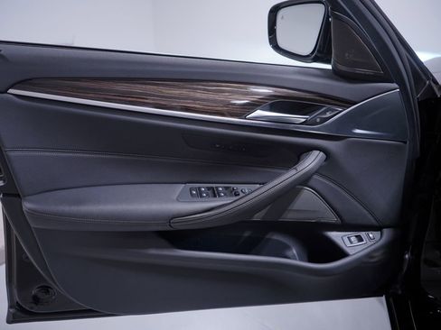 Used 2023 BMW 530e w/ Premium Package image 16