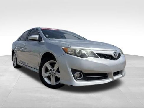Used 2012 Toyota Camry SE FWD image 2