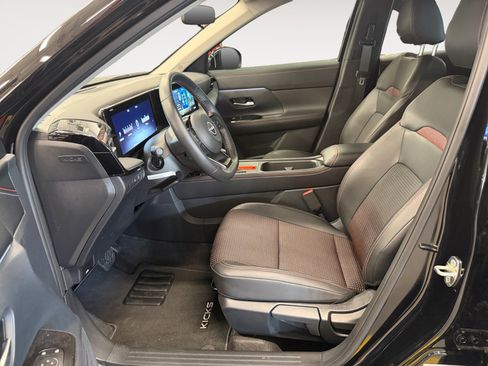 Used 2026 Nissan Kicks SR FWD image 23