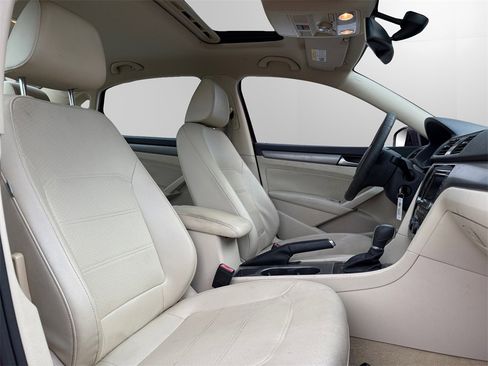 Used 2014 Volkswagen Passat 1.8T SE image 11