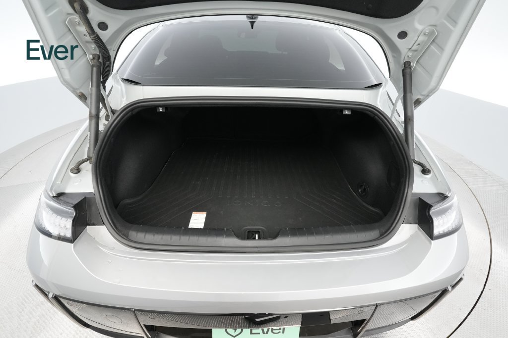 Used 2025 Hyundai Ioniq 6 SEL RWD image 8