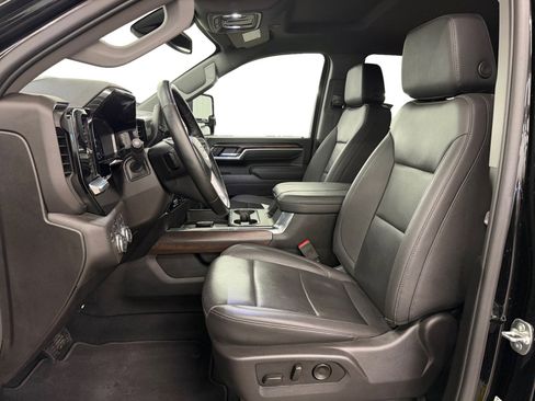 Used 2025 GMC Sierra 2500 SLT w/ SLT Convenience Package AWD/4WD image 9