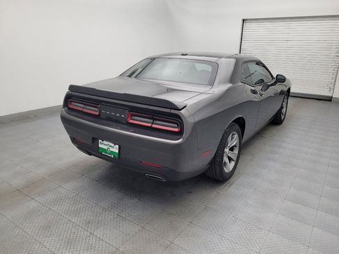 Used 2019 Dodge Challenger SXT RWD image 9