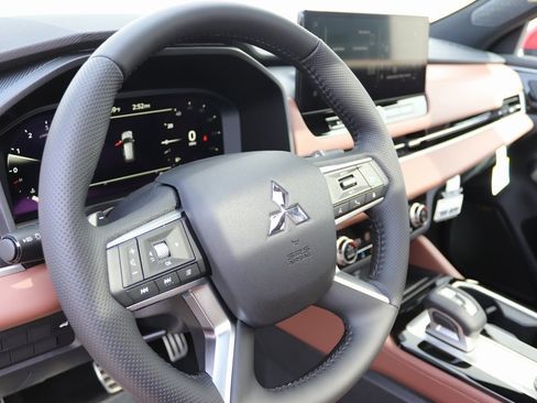 New 2025 Mitsubishi Outlander SEL image 3