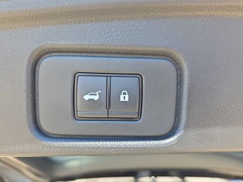 Used 2025 Nissan Pathfinder SV FWD image 13