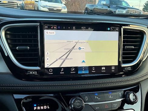 New 2026 Chrysler Pacifica Pinnacle w/ Trailer Tow Group AWD/4WD image 25
