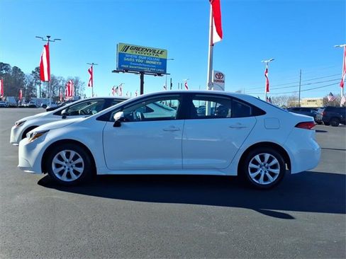 Used 2024 Toyota Corolla LE image 3