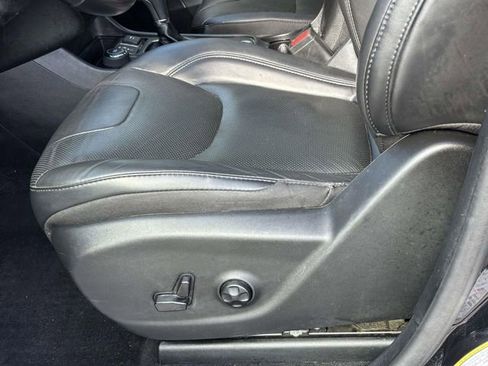 Used 2021 Jeep Cherokee Limited w/ Mopar Interior Package AWD/4WD image 4