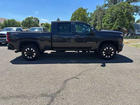 Used 2020 Chevrolet Silverado 2500 Custom w/ Custom Value Package AWD/4WD image 6