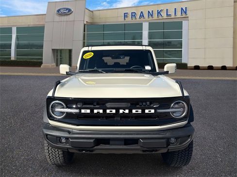 New 2025 Ford Bronco Outer Banks w/ Sasquatch Package image 2