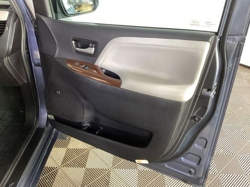 Used 2017 Toyota Sienna Limited Premium image 20